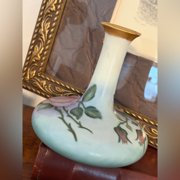 Vintage Hand Painted Floral Vase. Signed | 1950’s | Delicate | Porcelain | - Picture 6 of 7